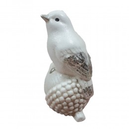 Zimowa figurka ptaszka na żołędziu / dekoracja figurka ptaszek