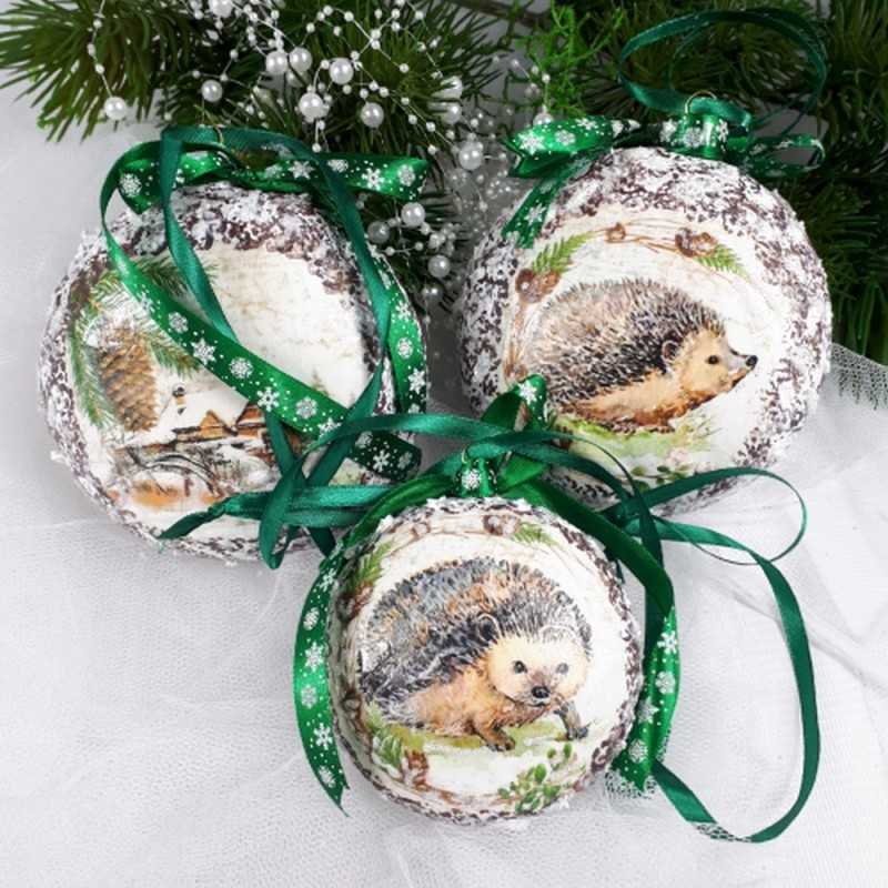 Bombki świąteczne decoupage z jeżem - komplet 3 ręcznie robionych ozdób z plexi