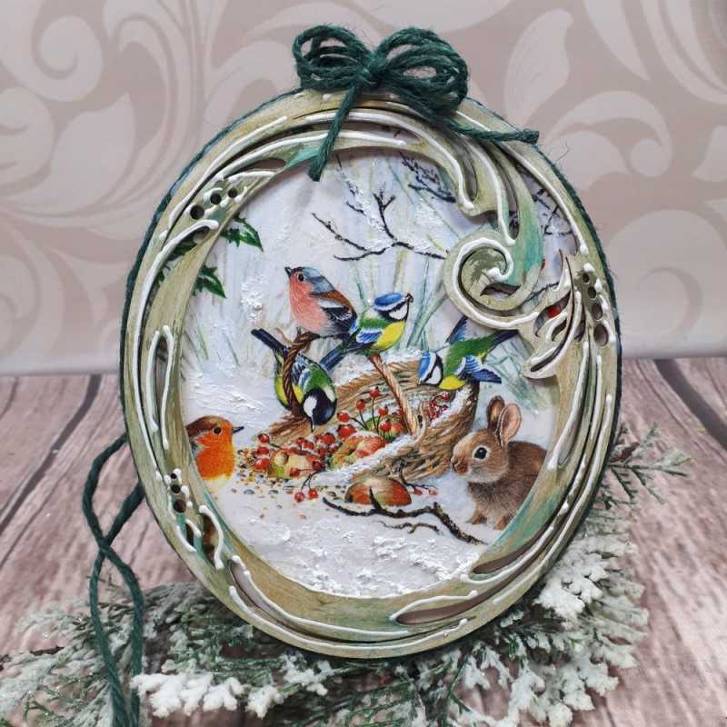 Zimowa bombka decoupage z ramką ptaszki sikorki rudzik zajączek