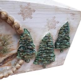 Choinki 3D na bocznej ściance drewnianego pudełka decoupage