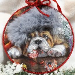 Buldog angielski na bombce decoupage, zbliżenie